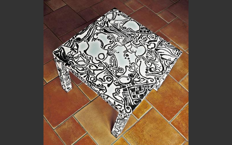 Tätowierter Tisch (2012)<br>Alkydfarbe, handelsüblicher Tisch - Objektkunst